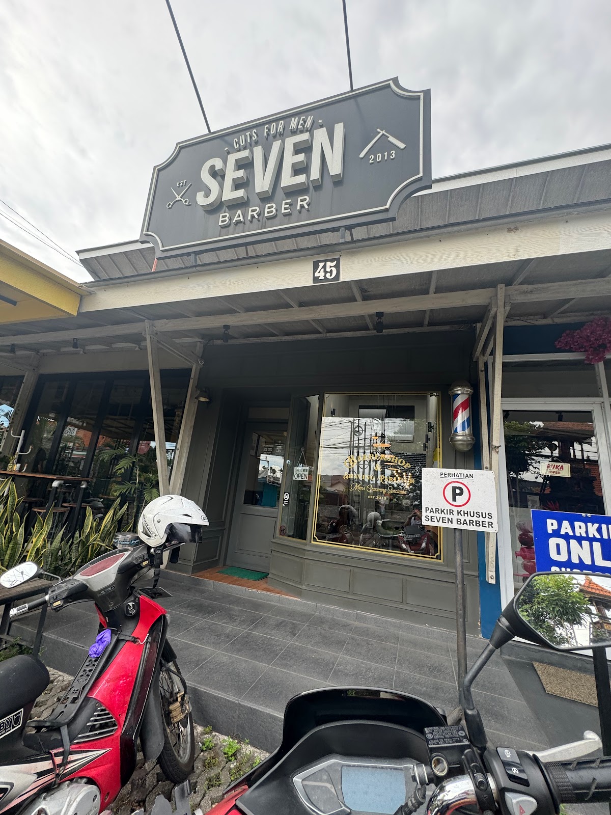 SEVEN BARBER BATU BOLONG