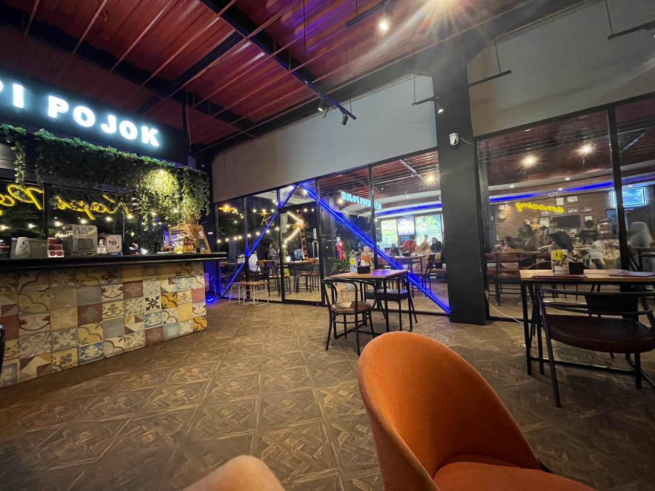 Kedai Kopi nAu Krisna Beach Street