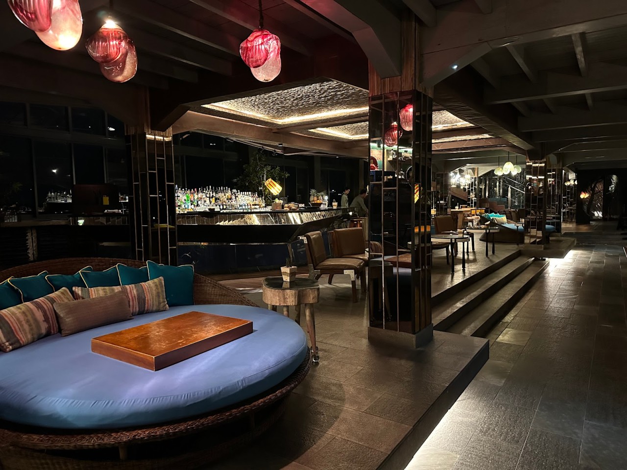 UNIQUE Rooftop Bar & Restaurant