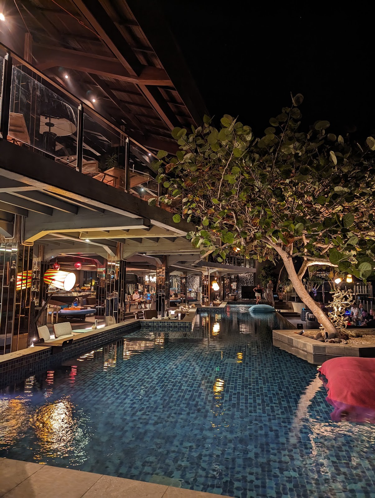 UNIQUE Rooftop Bar & Restaurant
