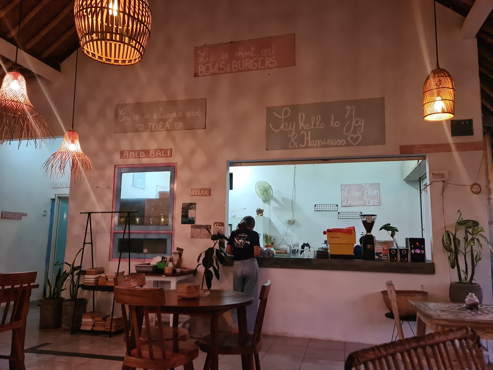 Cafe KopiKota Amed 65524