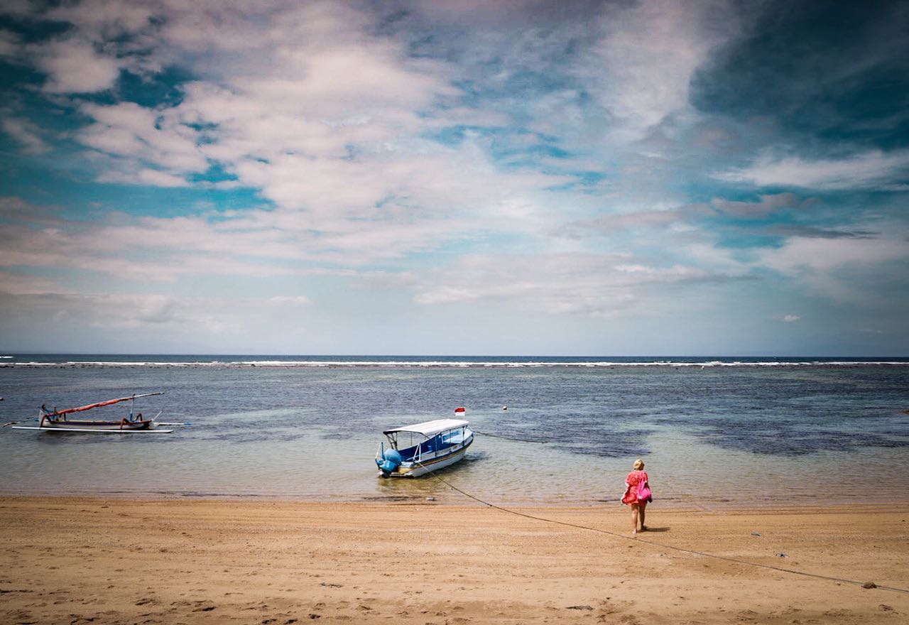 Surfing Sanur 62589