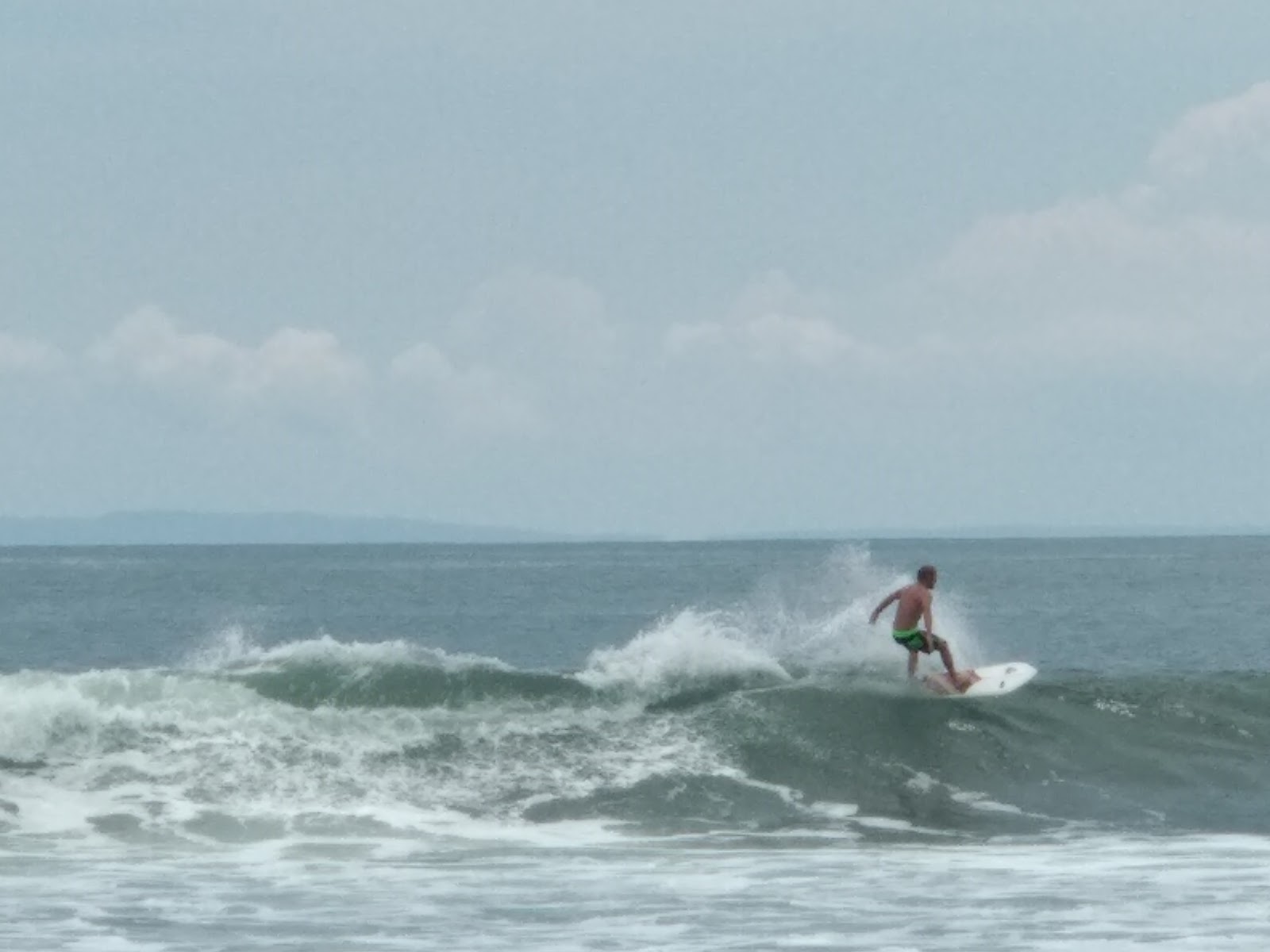 Surfing Medewi Beach 98064