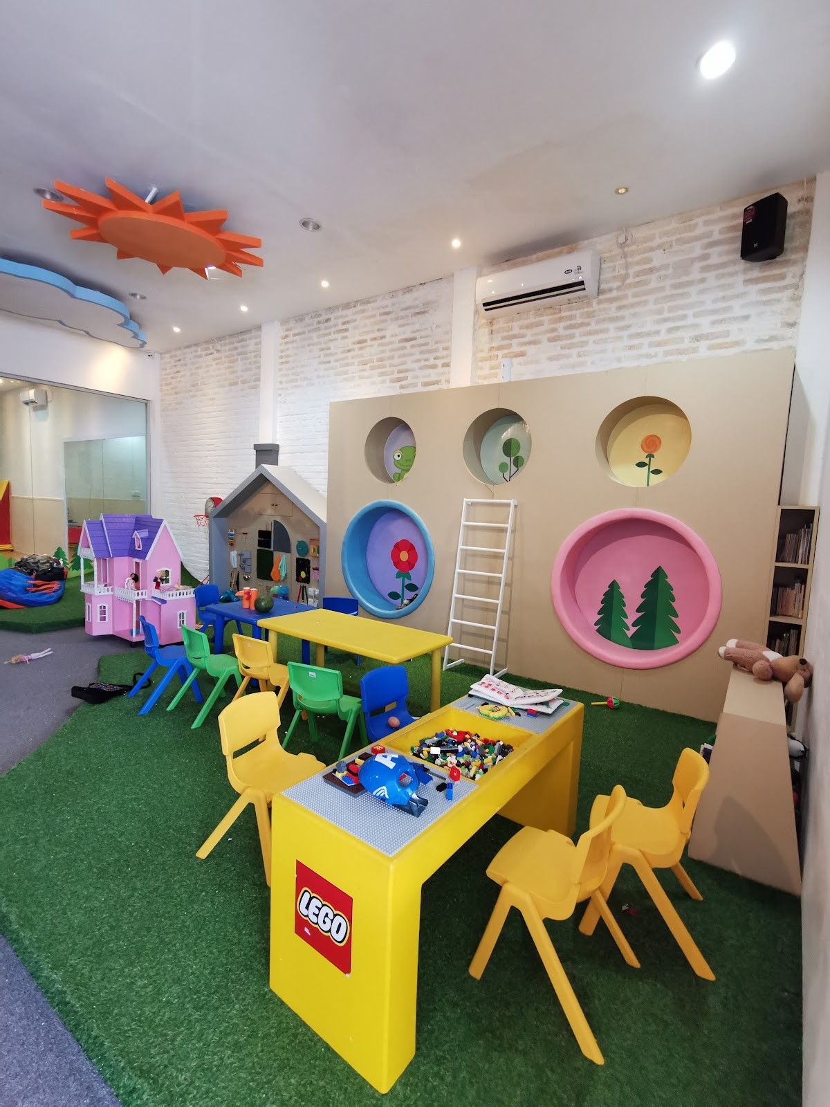 SunnySide Shop & Playscape