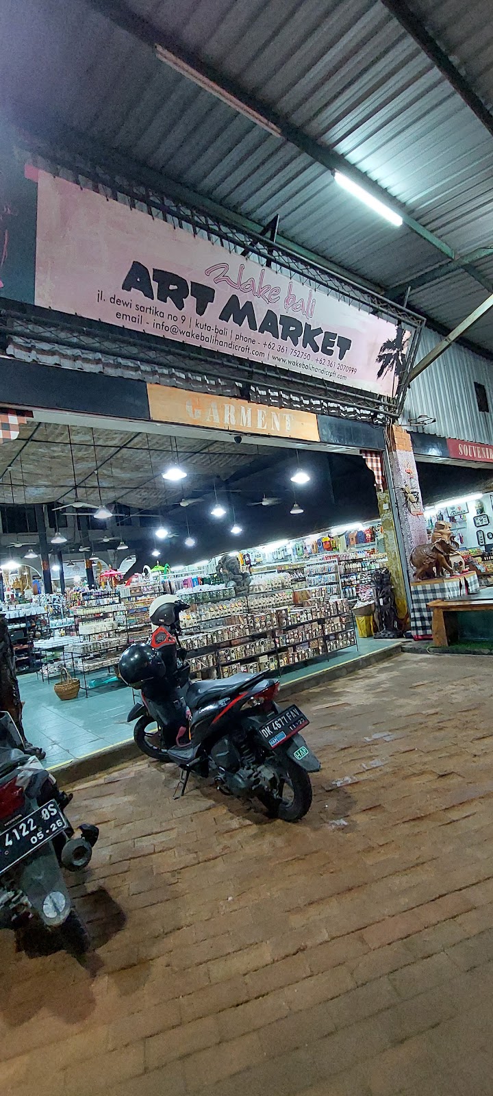 Shop Wake Bali Art Market 100294