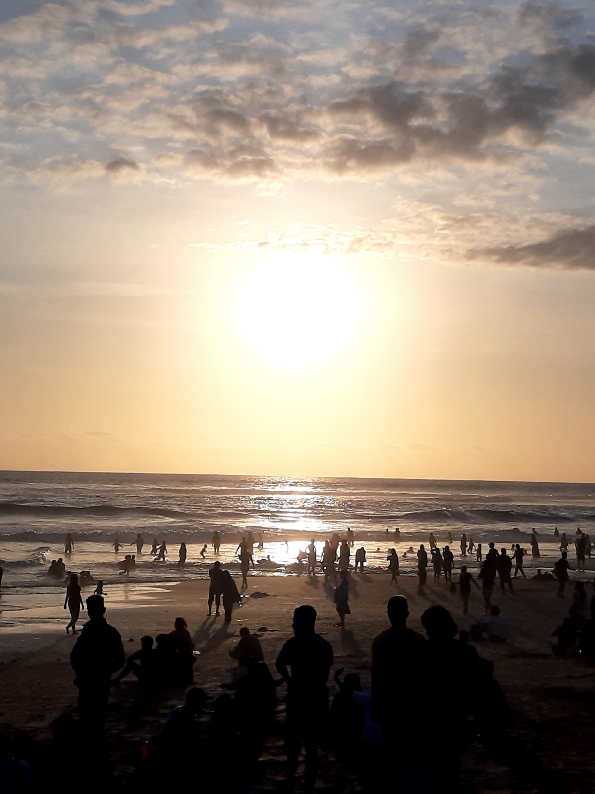 Surfing Berawa Beach 98104