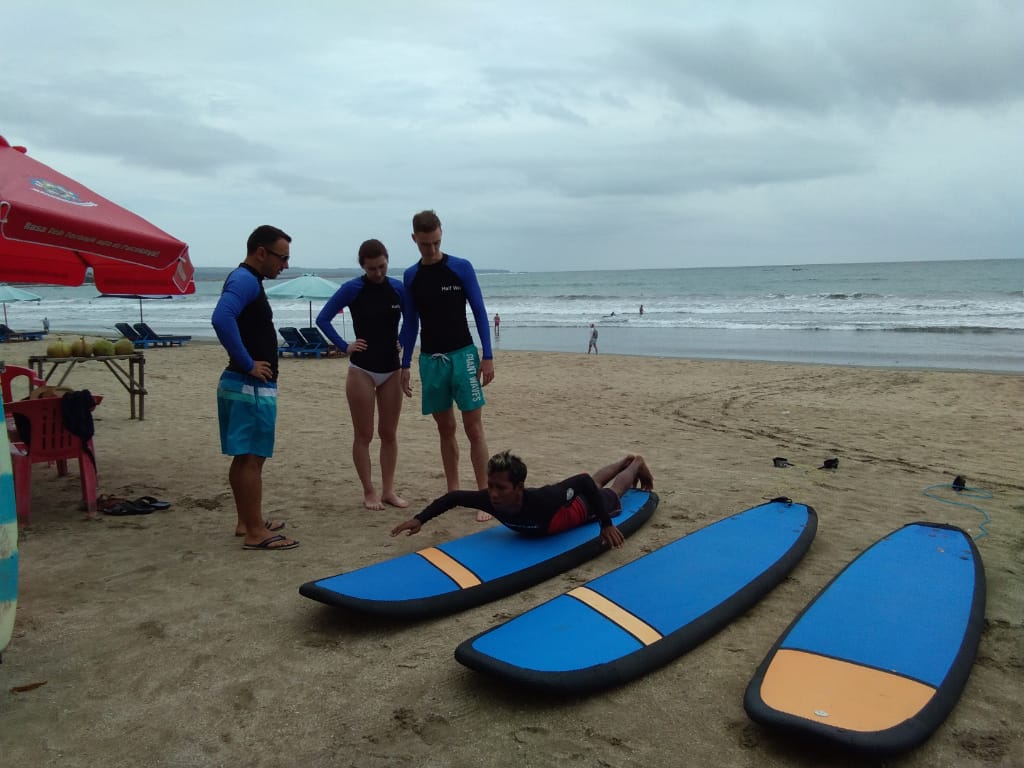 Halfway Kuta Surf School