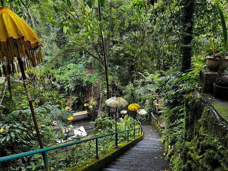 Kanto Lampo Waterfall