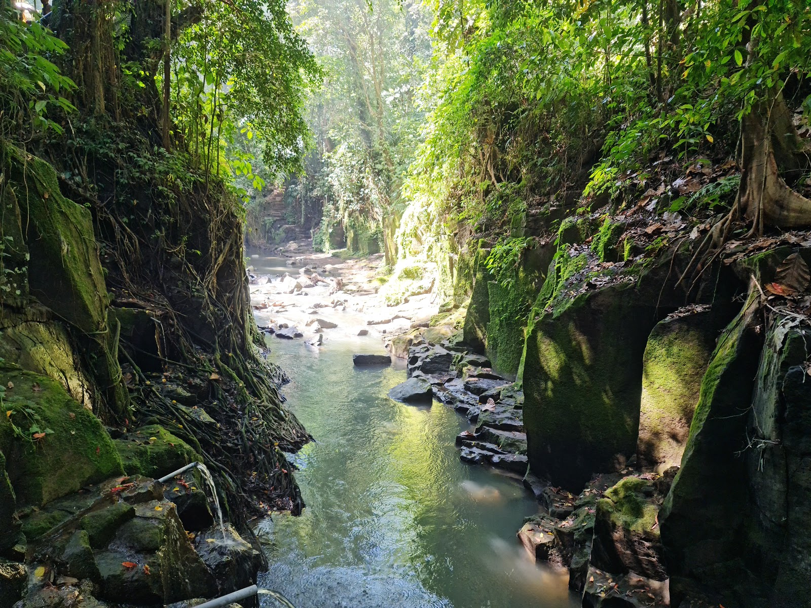 Kanto Lampo Waterfall