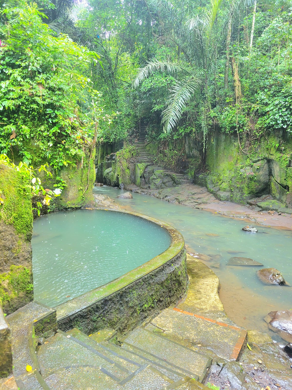 Kanto Lampo Waterfall