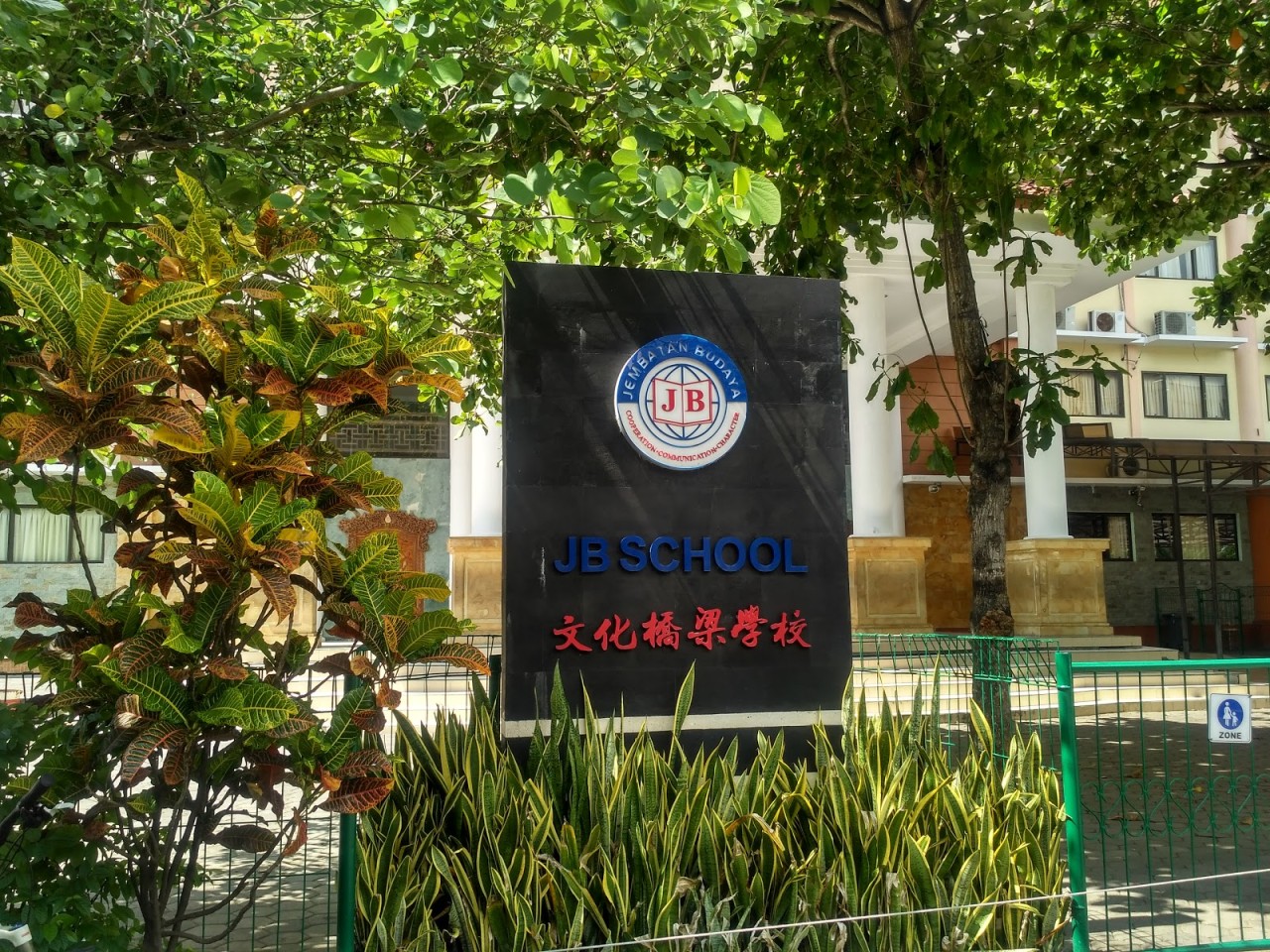 Jembatan Budaya School