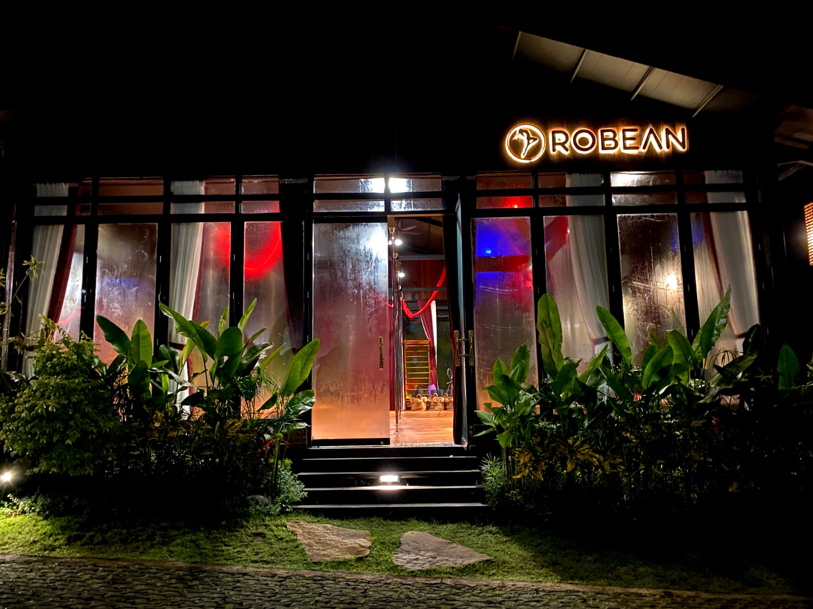 Pole -Robean Studio Bali.