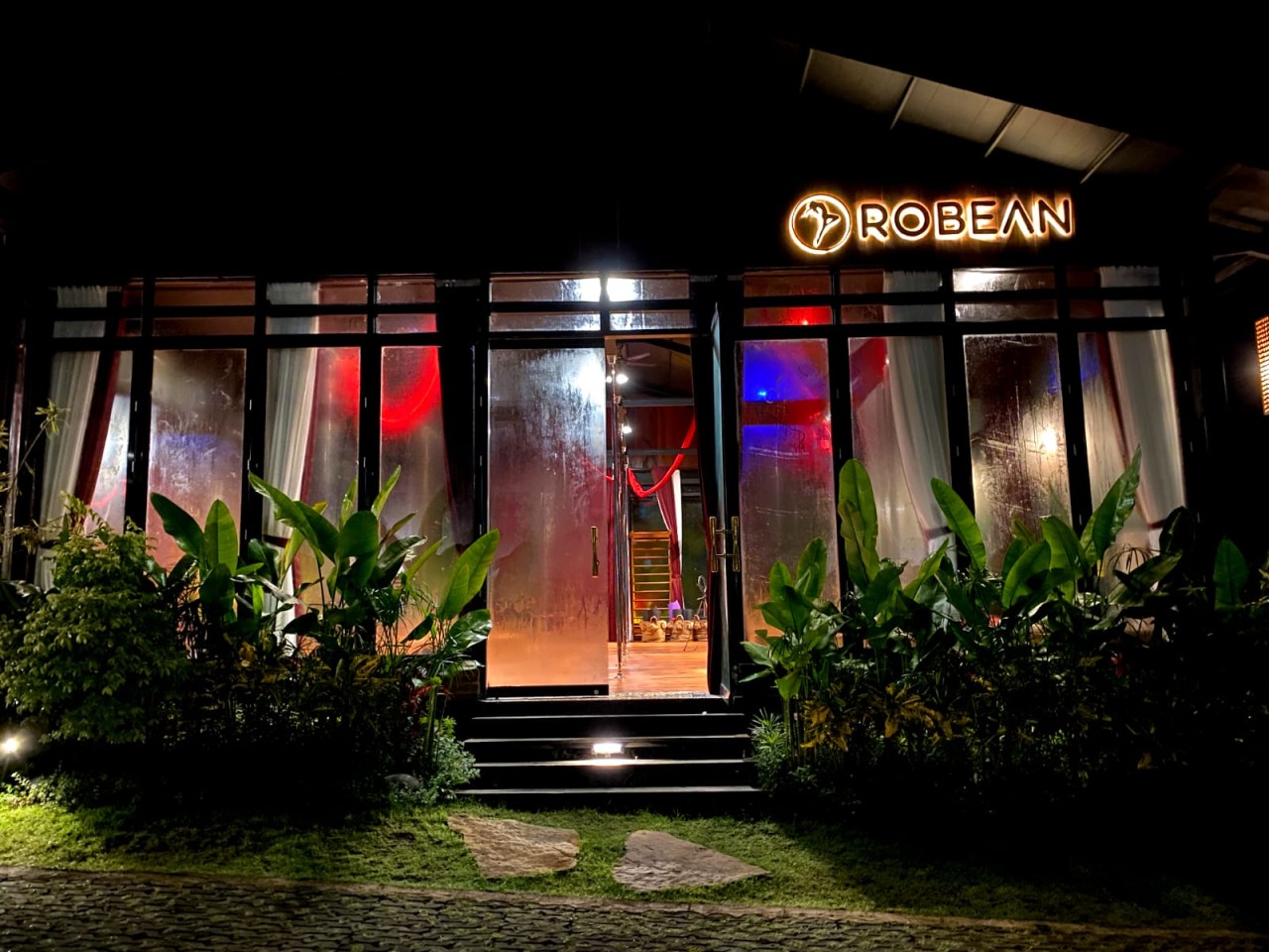 Pole -Robean Studio Bali.