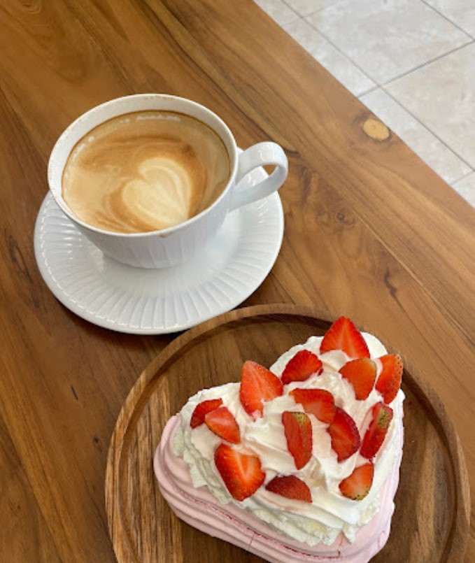 Made's Bakery