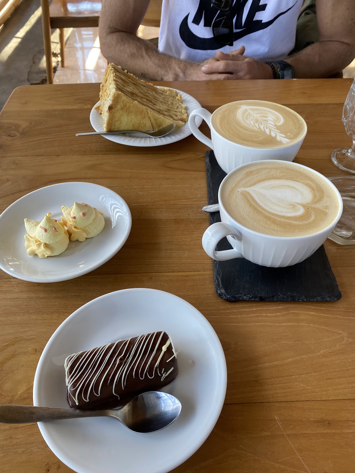 Made's Bakery
