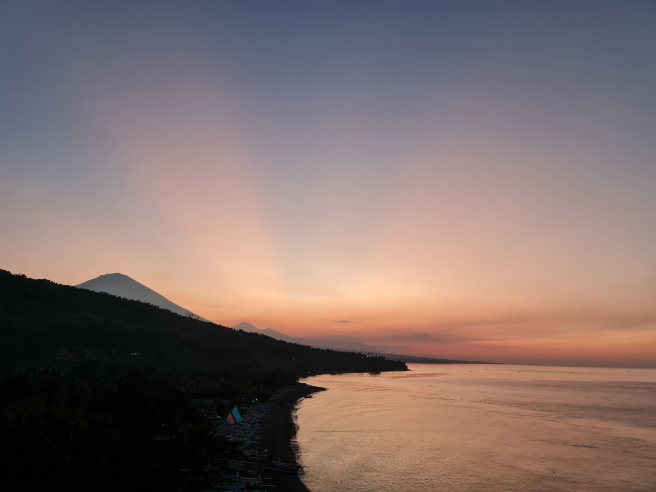 Waeni's Sunset View Bar & Restaurant