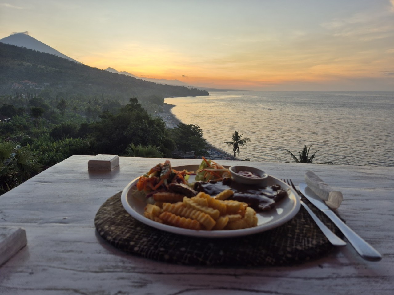 Waeni's Sunset View Bar & Restaurant
