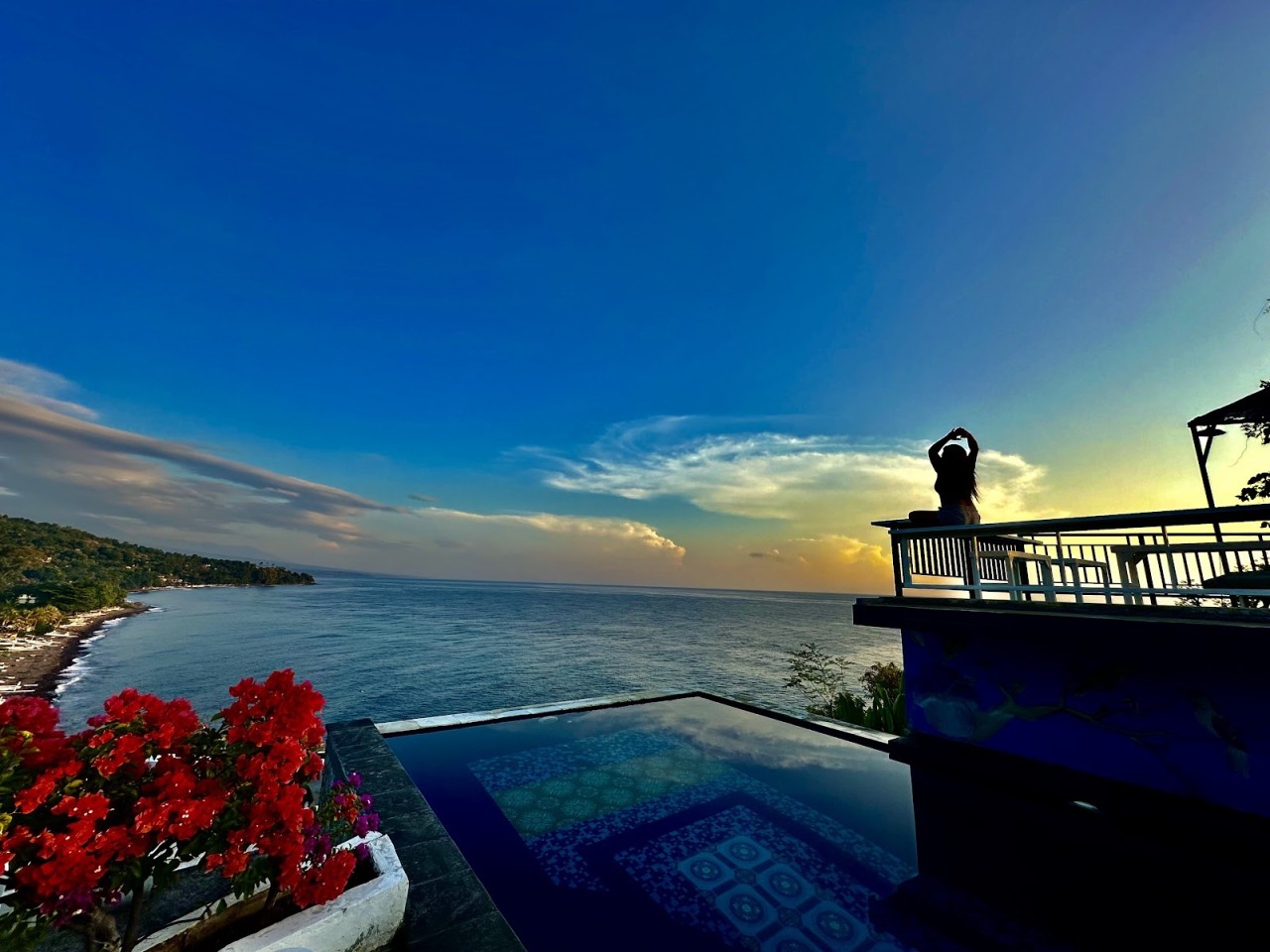 Waeni's Sunset View Bar & Restaurant