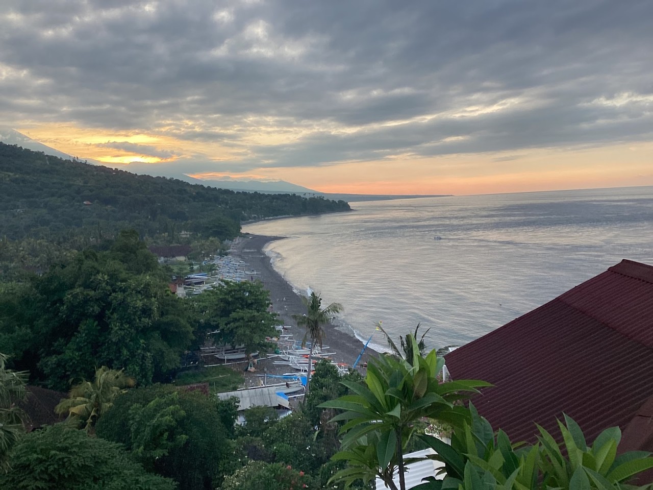 Waeni's Sunset View Bar & Restaurant