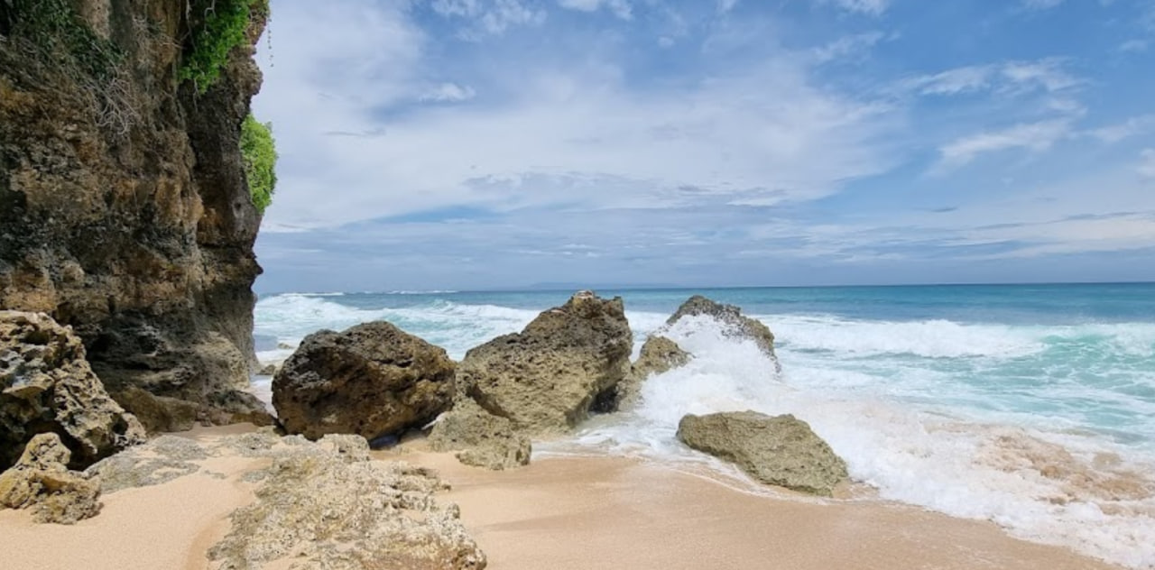 Sawangan Beach