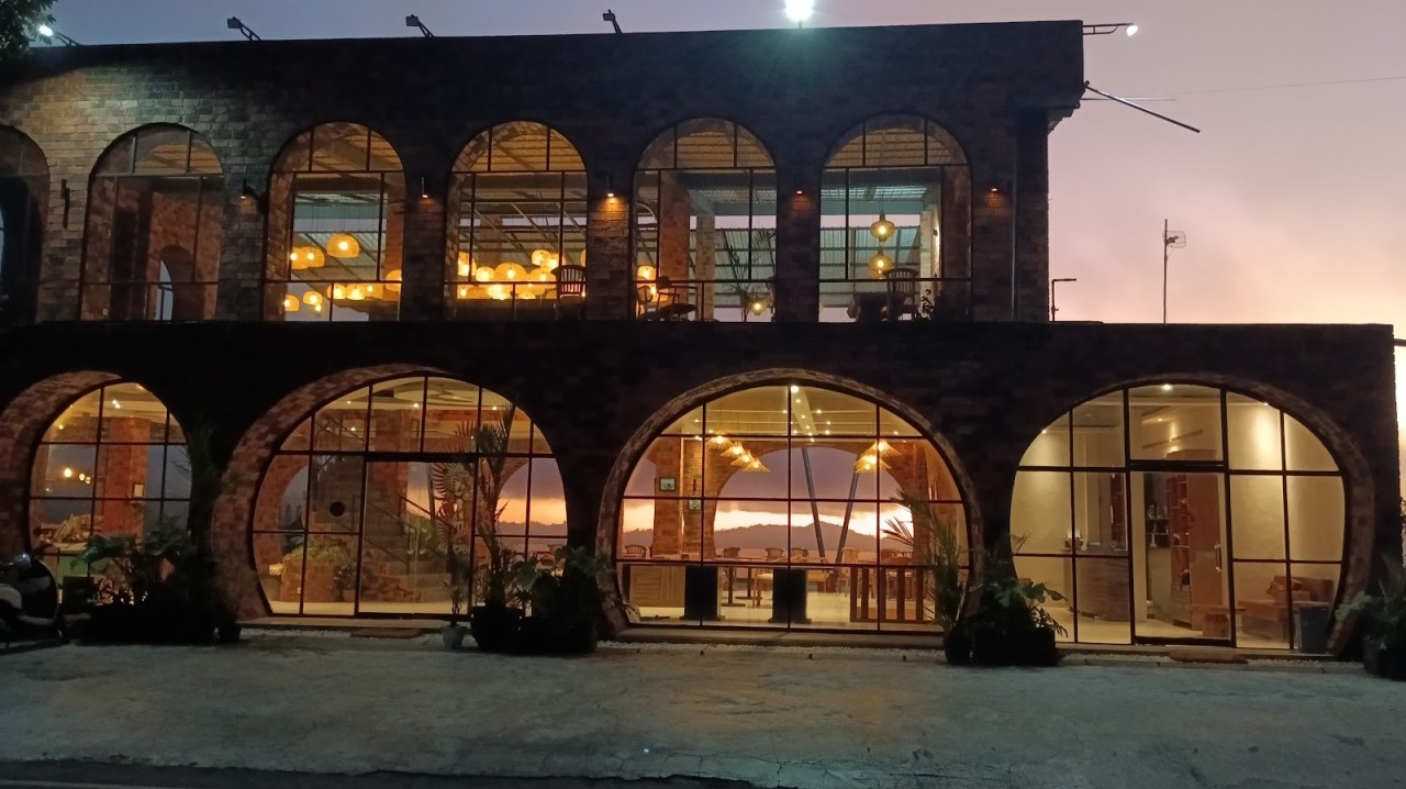 Caldera Hotel & Restaurant
