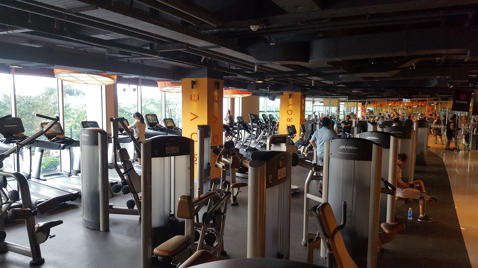 Gym Celebrity Fitness Lippo Plaza Bali 104788