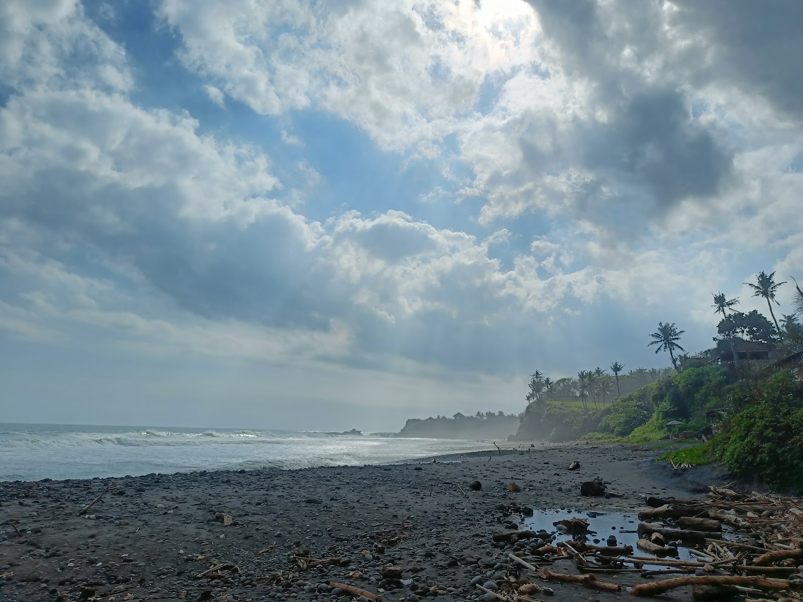 Surfing Balian Beach 98040