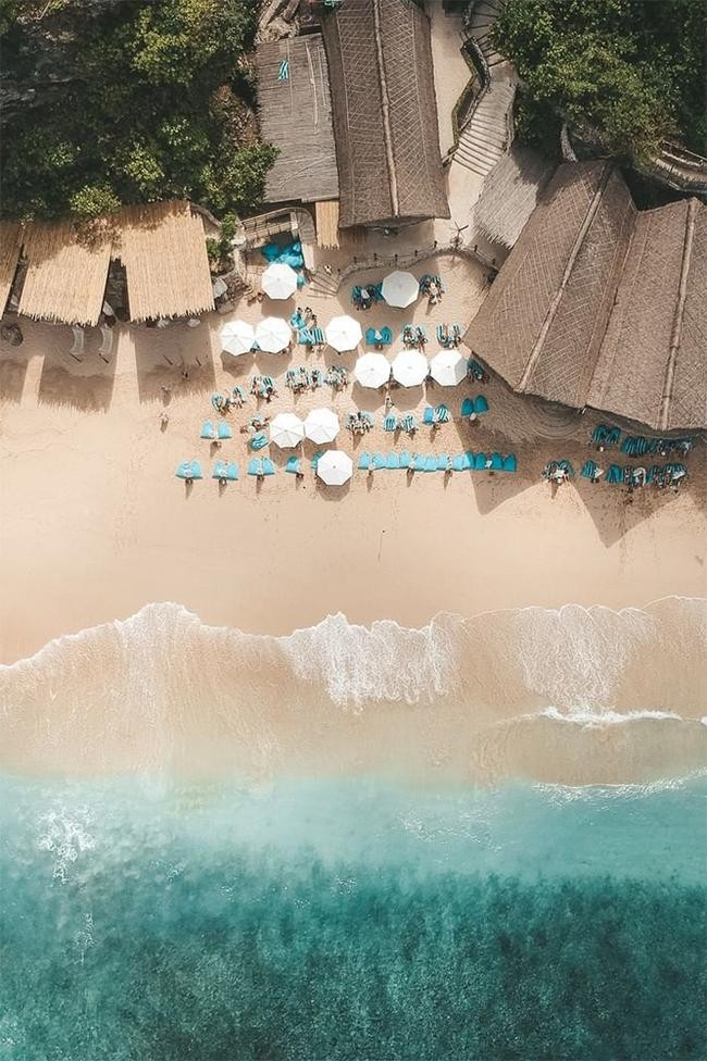 Sundays Beach Club