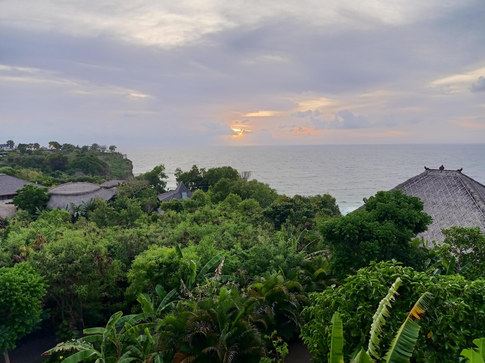 Mana Uluwatu Restaurant & Bar