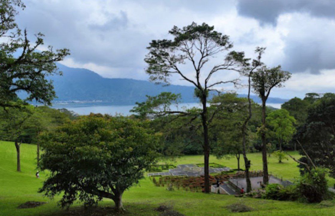 Viewing platform Botanical Garden Lake View 99721