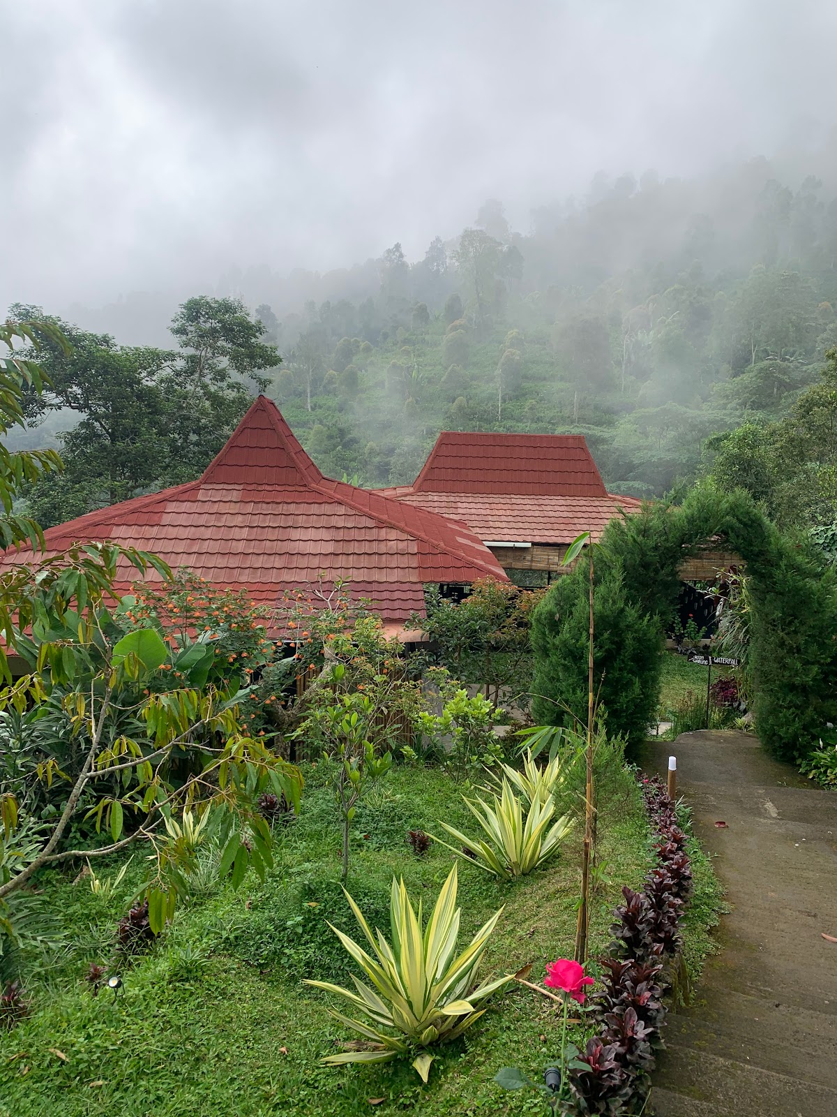 Munduk Tutub Waterfall