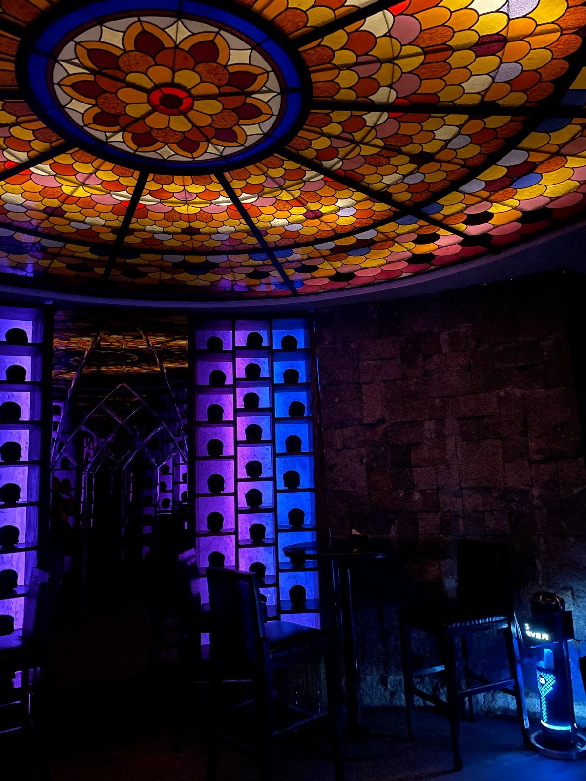 Mirror Lounge & Club