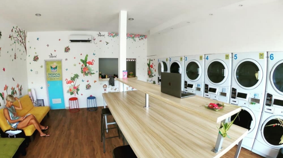 Tropical laundry- laundromat