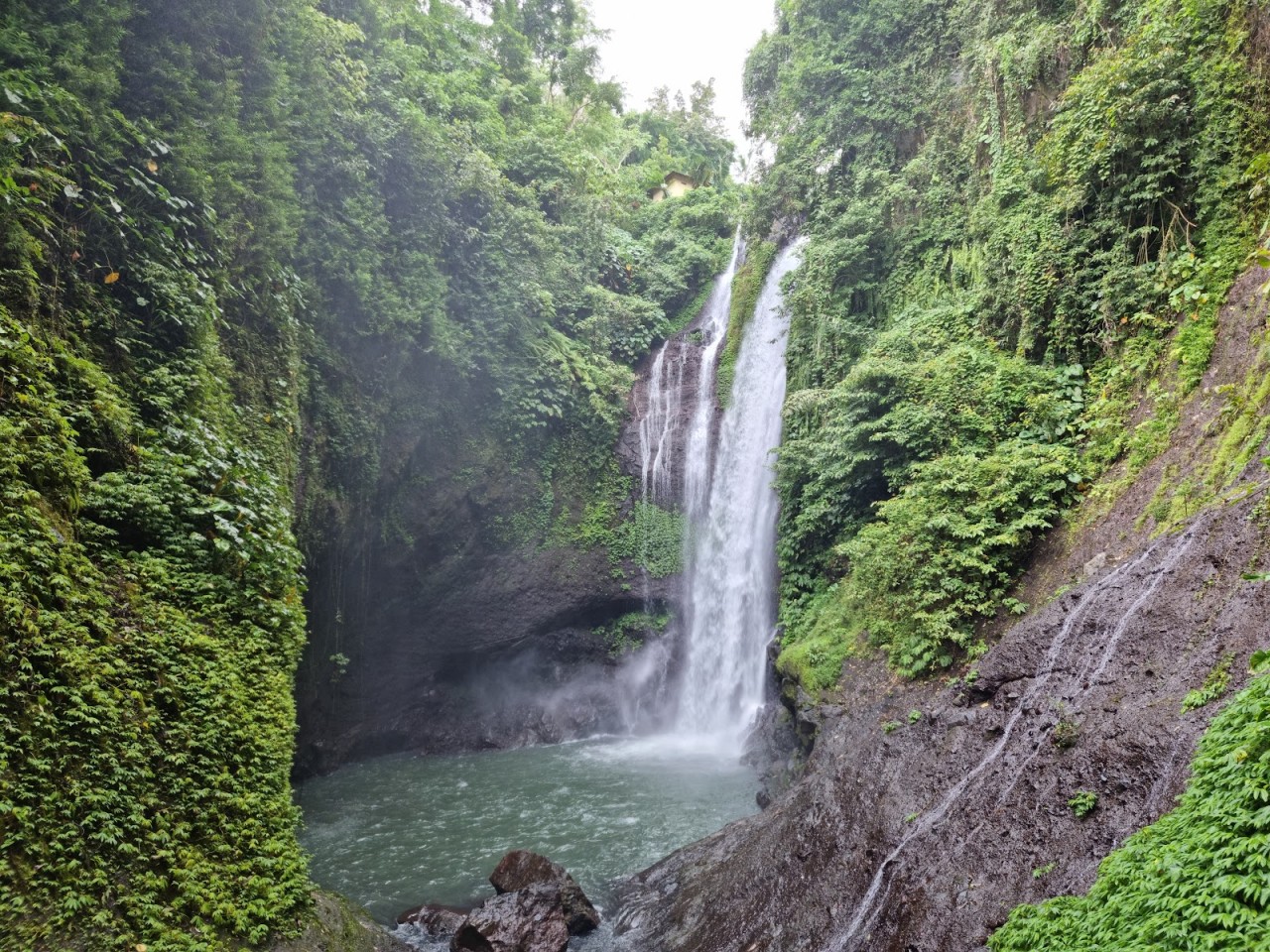Parking lot to Aling Aling, Kroya, Kembar and Puchuk waterfalls