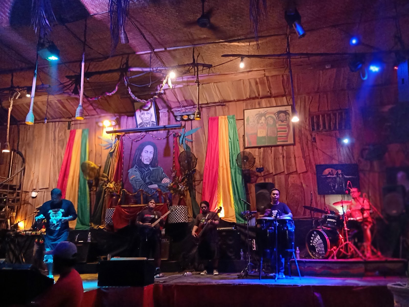 Apache Reggae Bar & Surfer bar