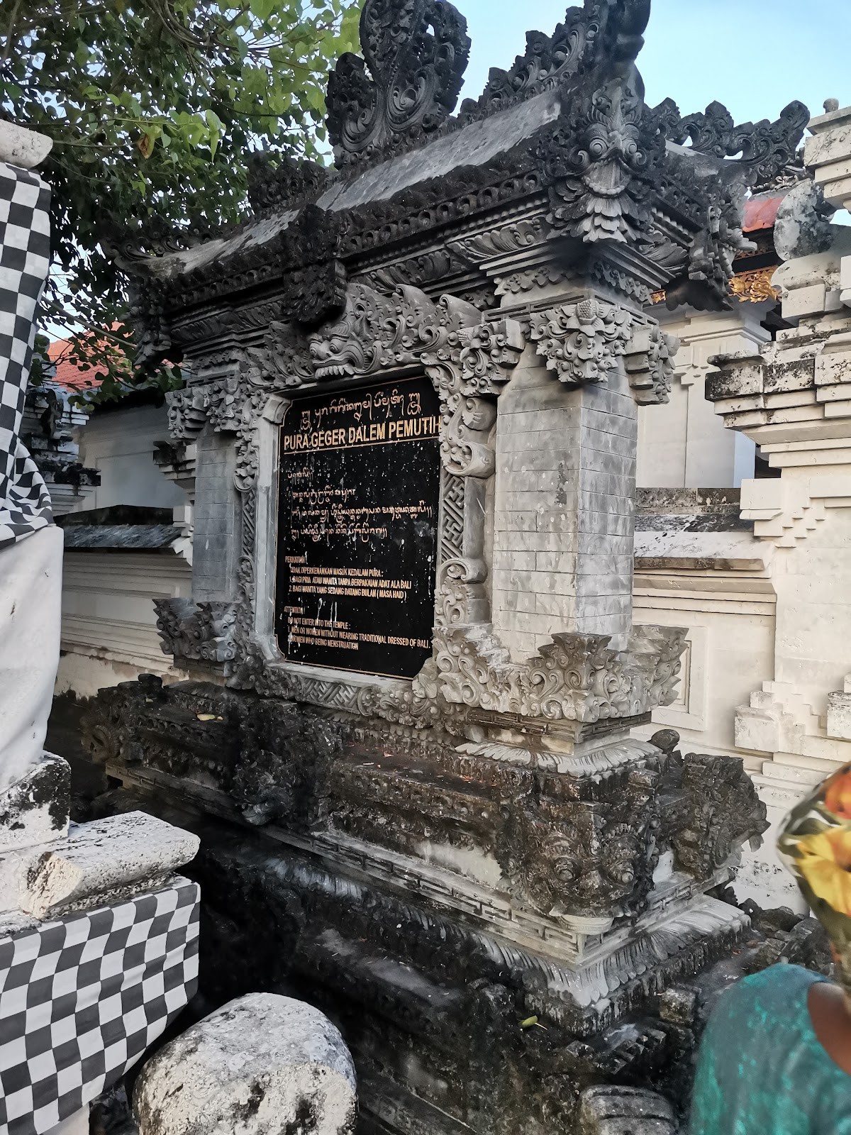 Pura Geger Dalem Pemutih