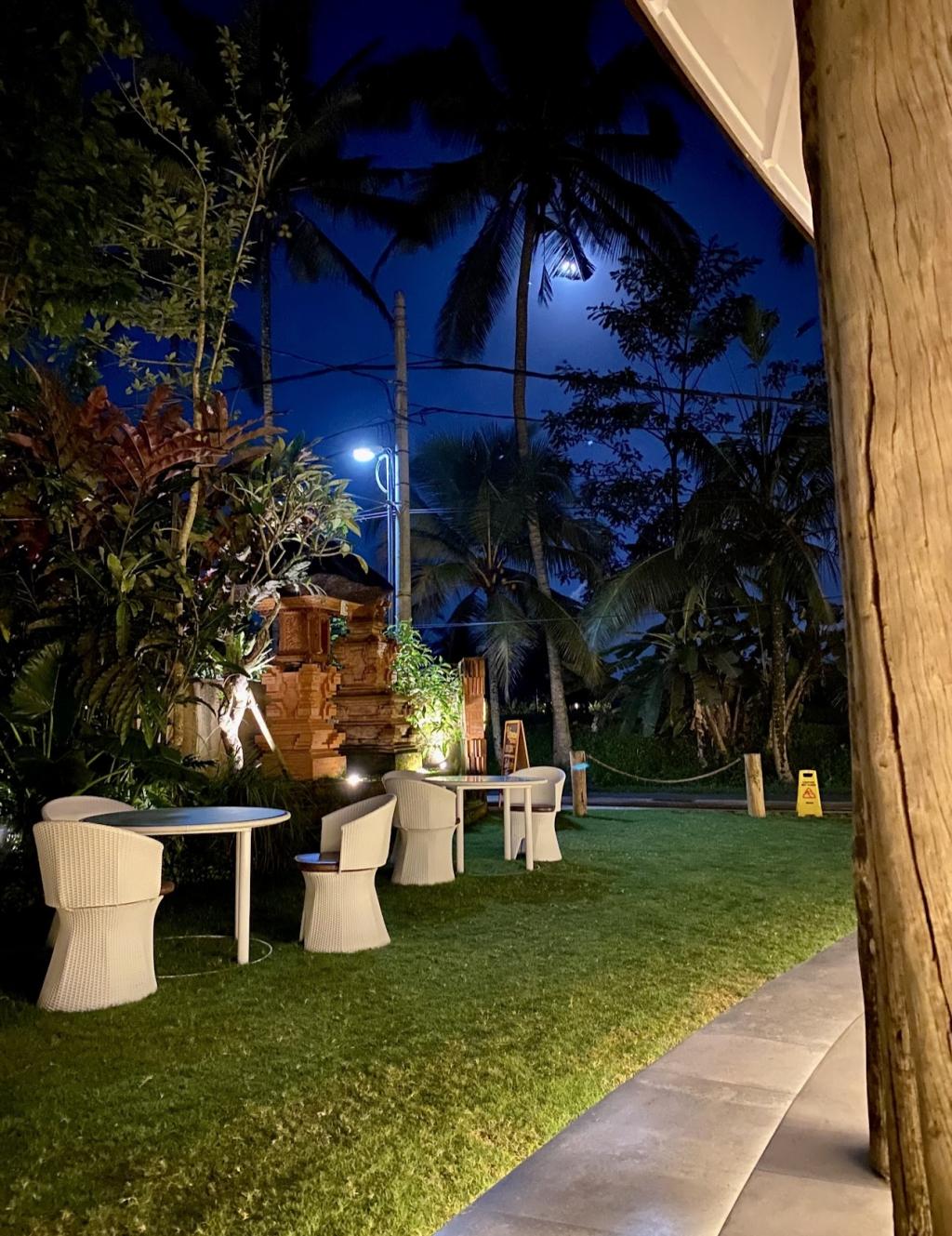 Mango Cafe