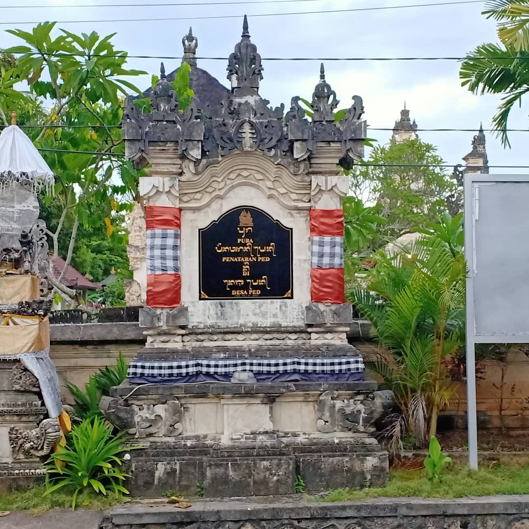 Goa Giri Putri Temple