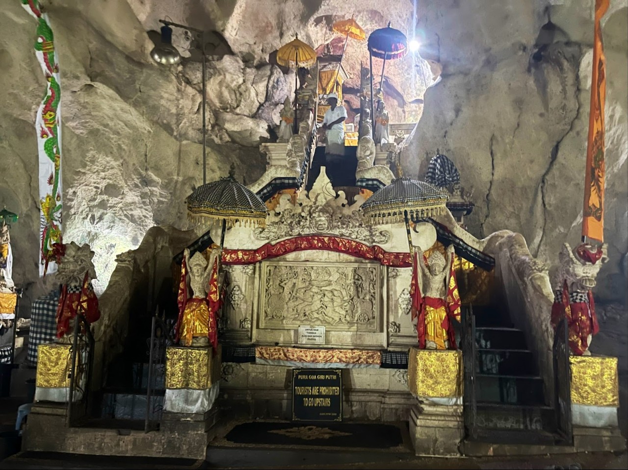 Goa Giri Putri Temple