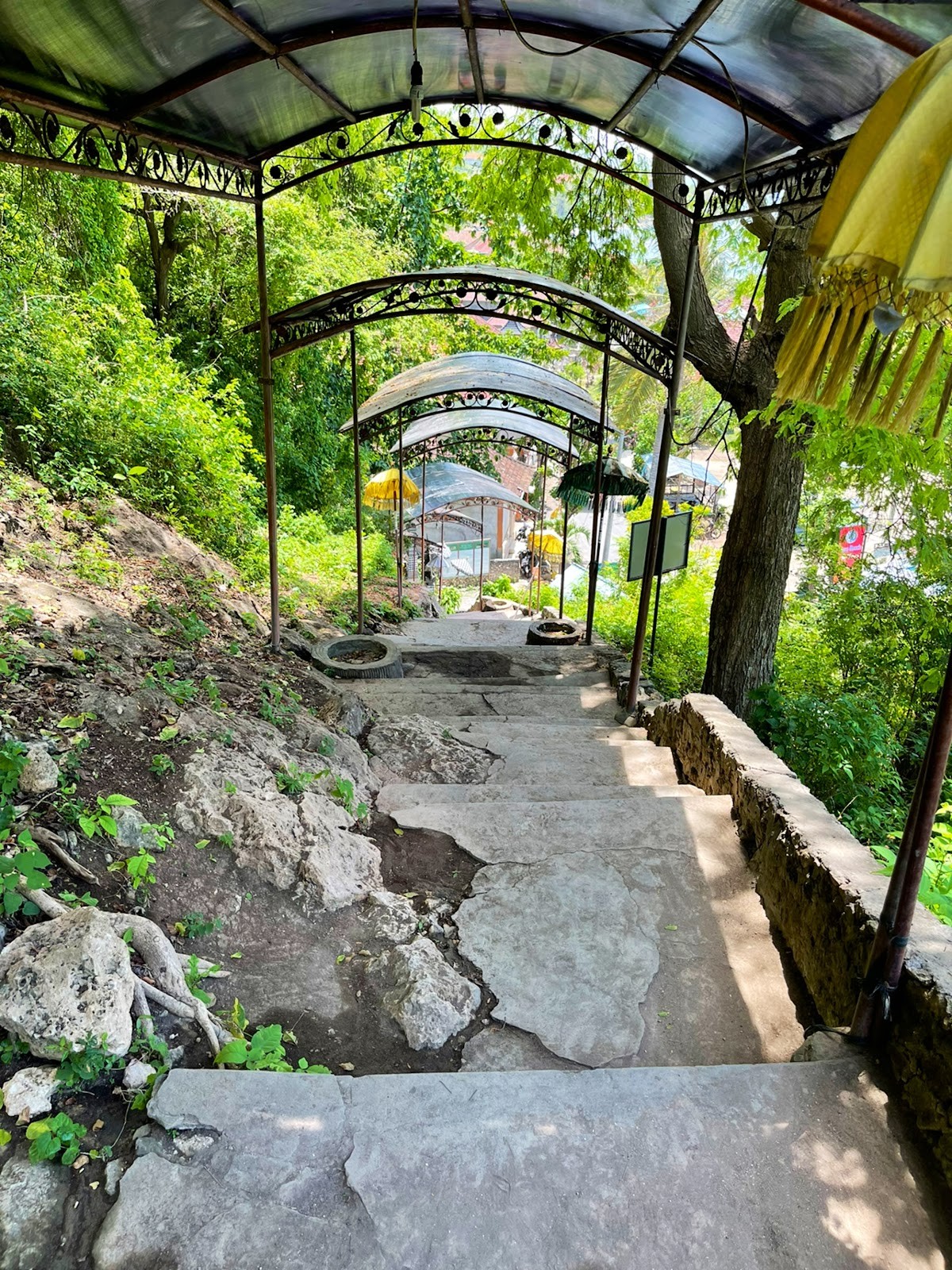 Goa Giri Putri Temple