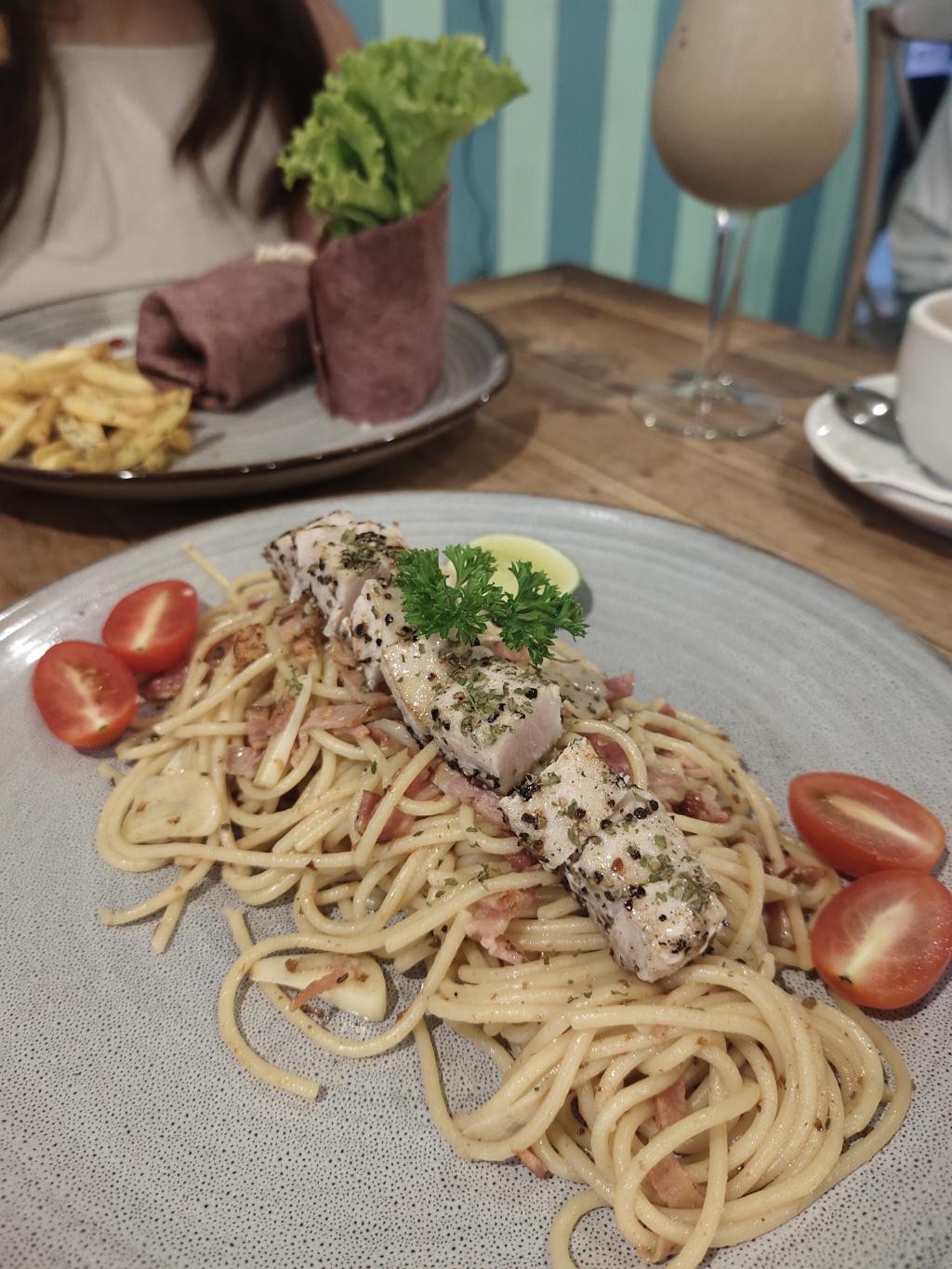 He'enalu Cafe And Resto
