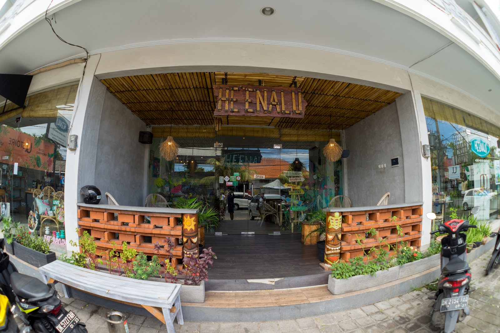 He'enalu Cafe And Resto