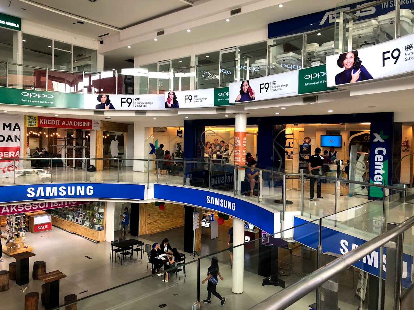 Planet Gadget - Samsung Experience Store