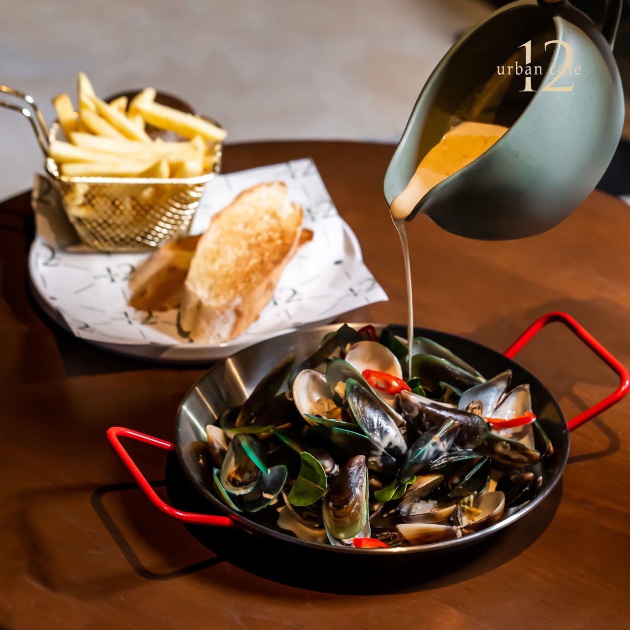 12 Urban Cafe (Canggu): Brunch, Dinner & Movie Night Vibes
