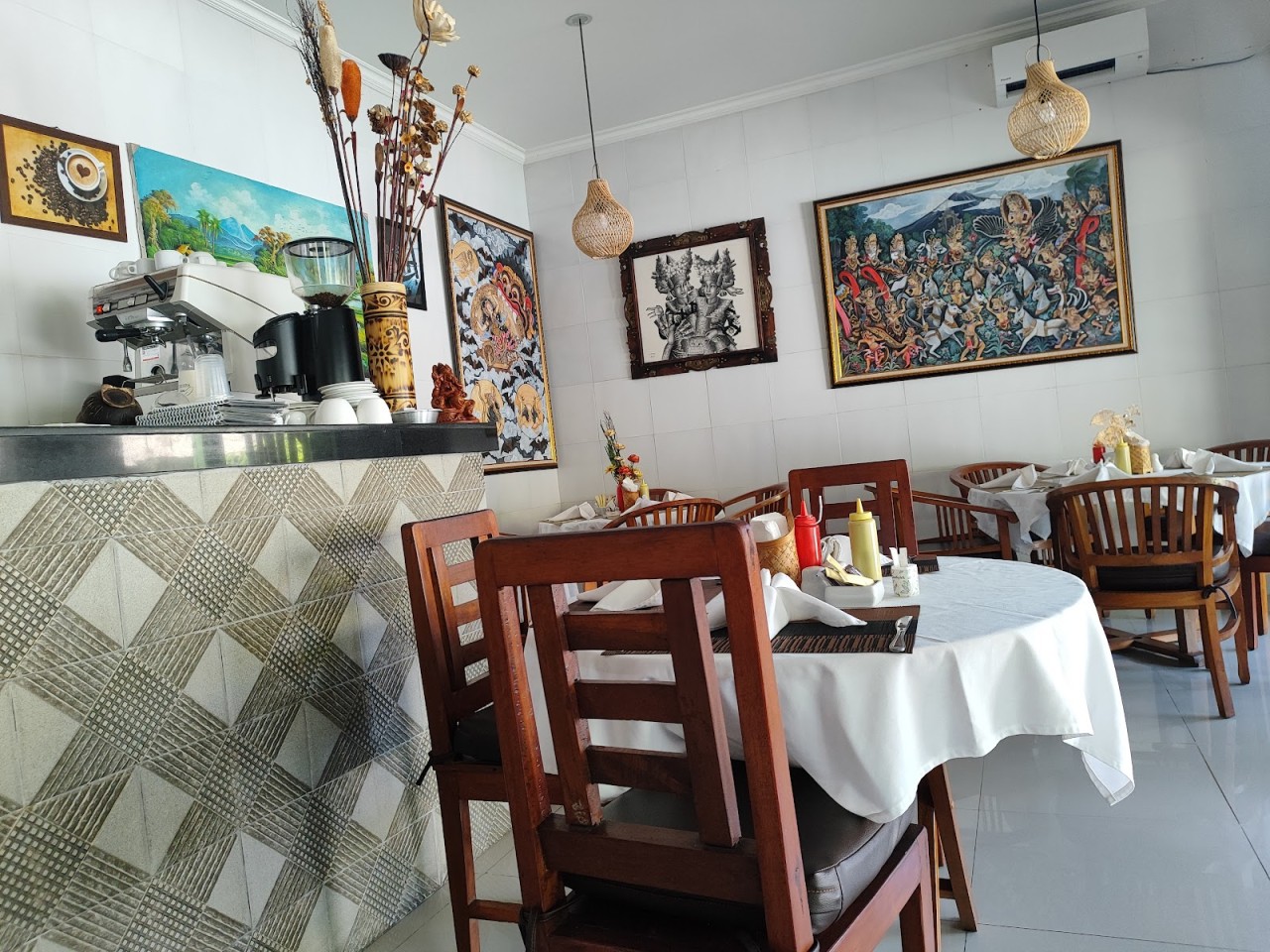 Warung Candidasa Moka