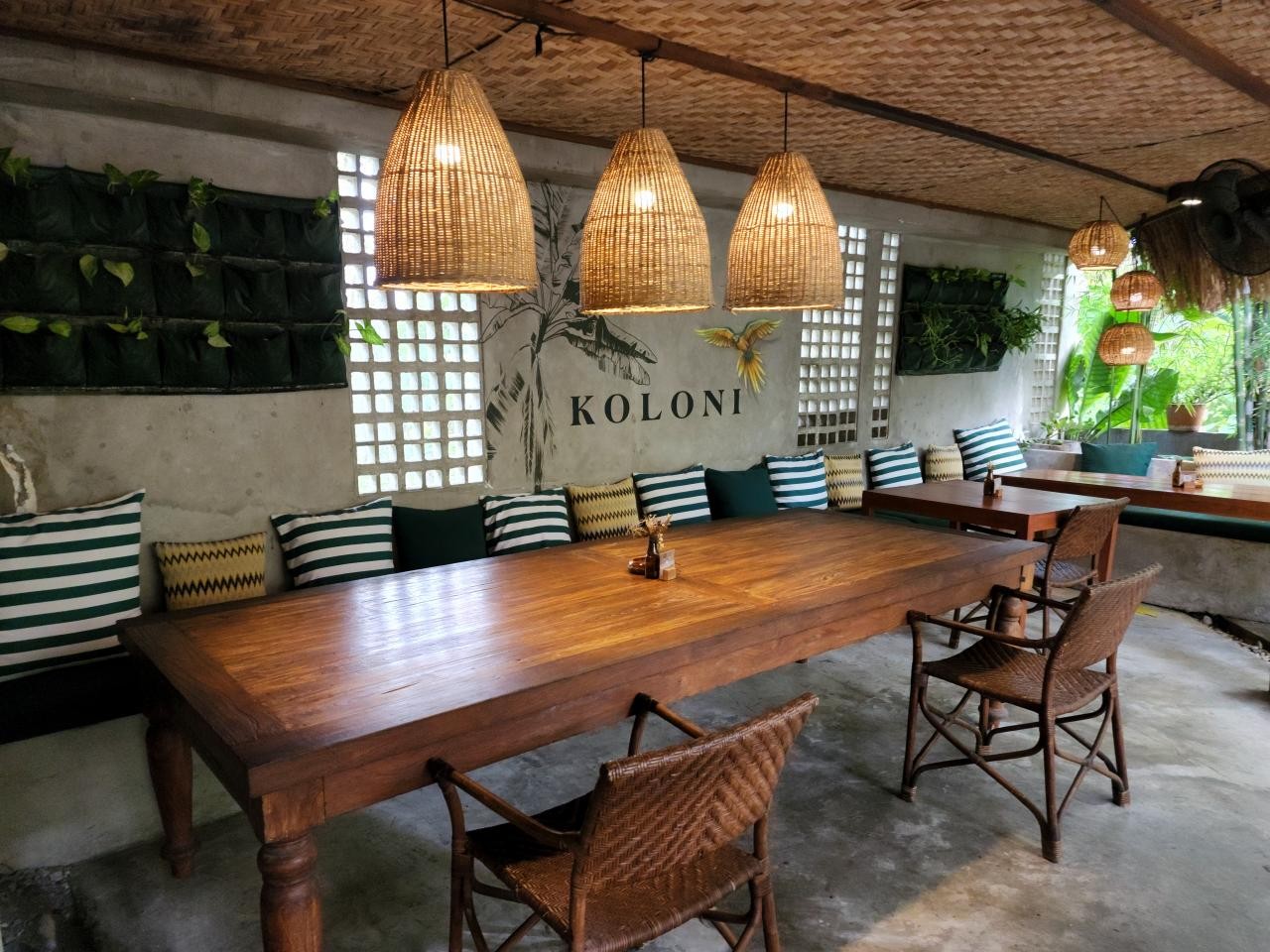 Koloni Cafe