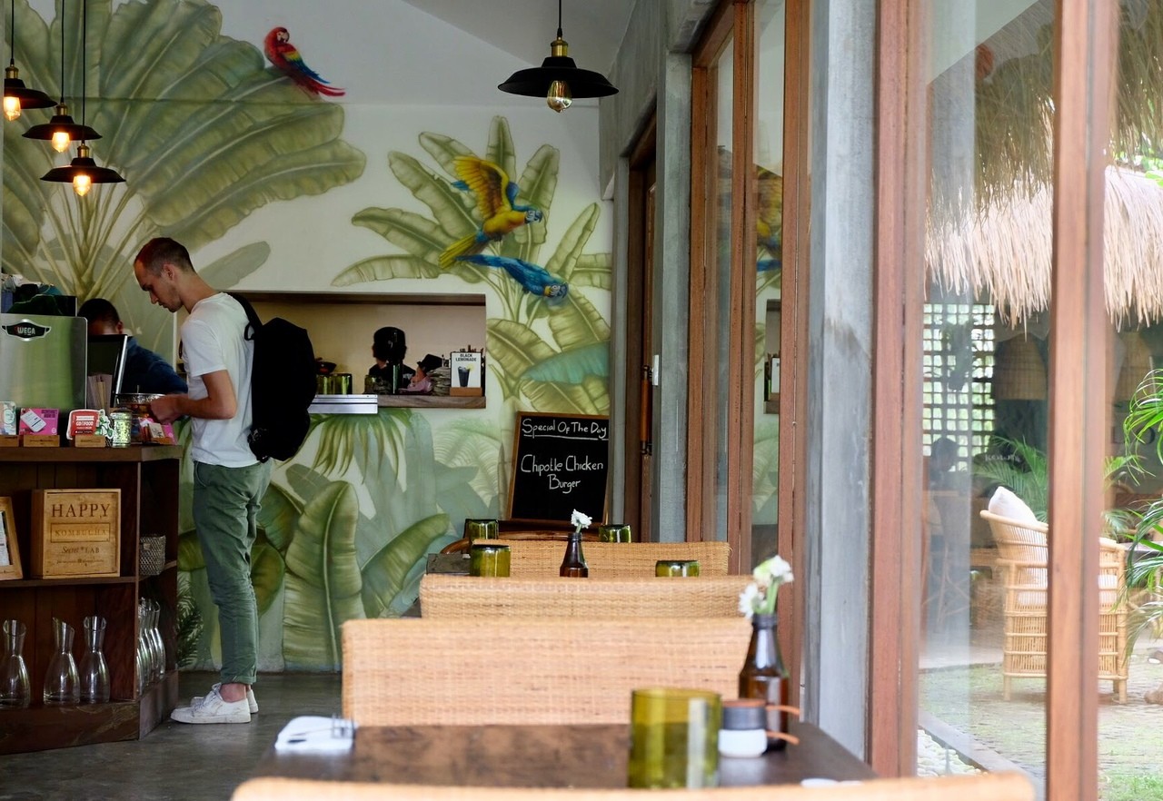 Koloni Cafe