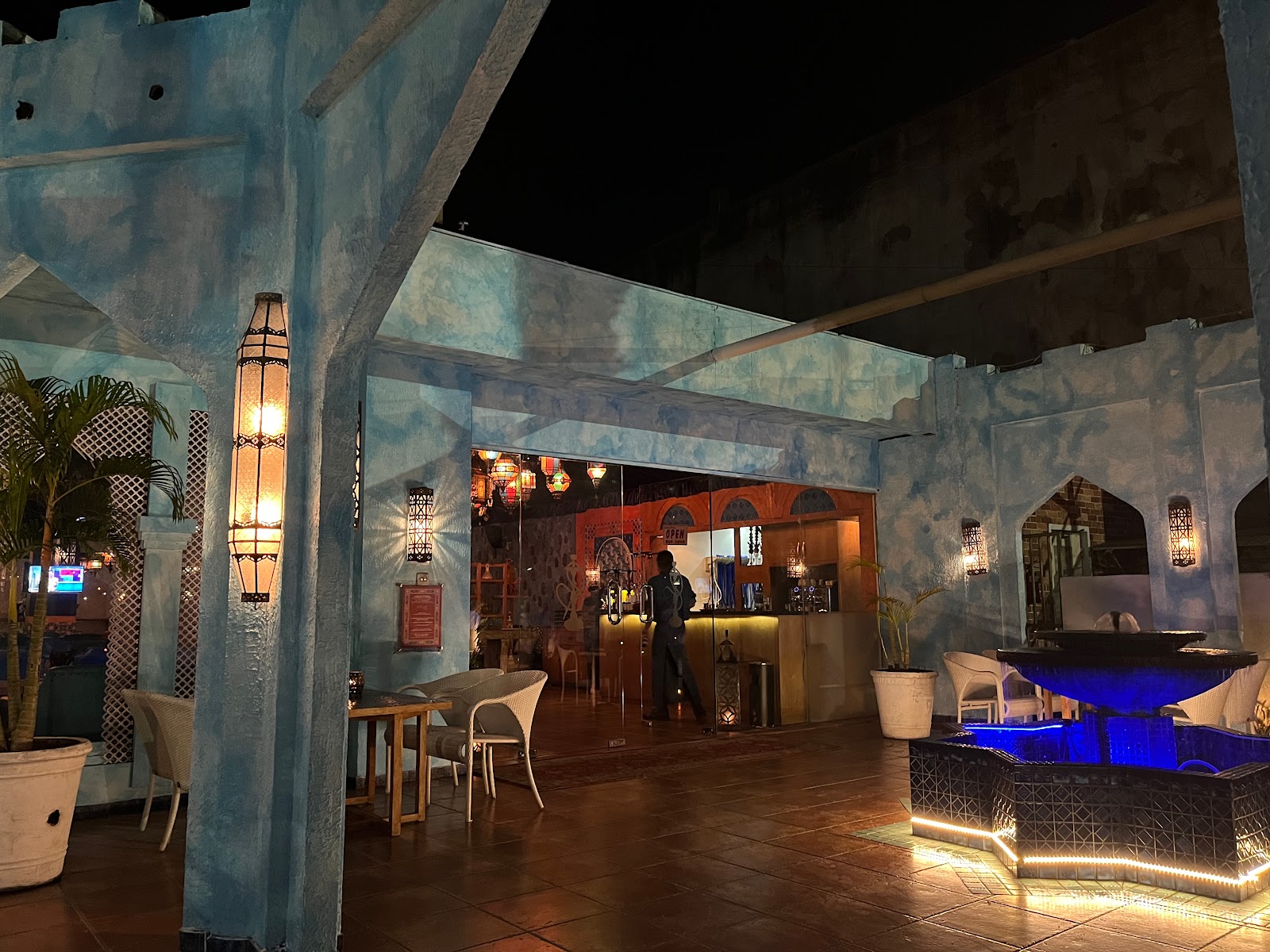 Shisha Cafe مطعم عربي / شيشة