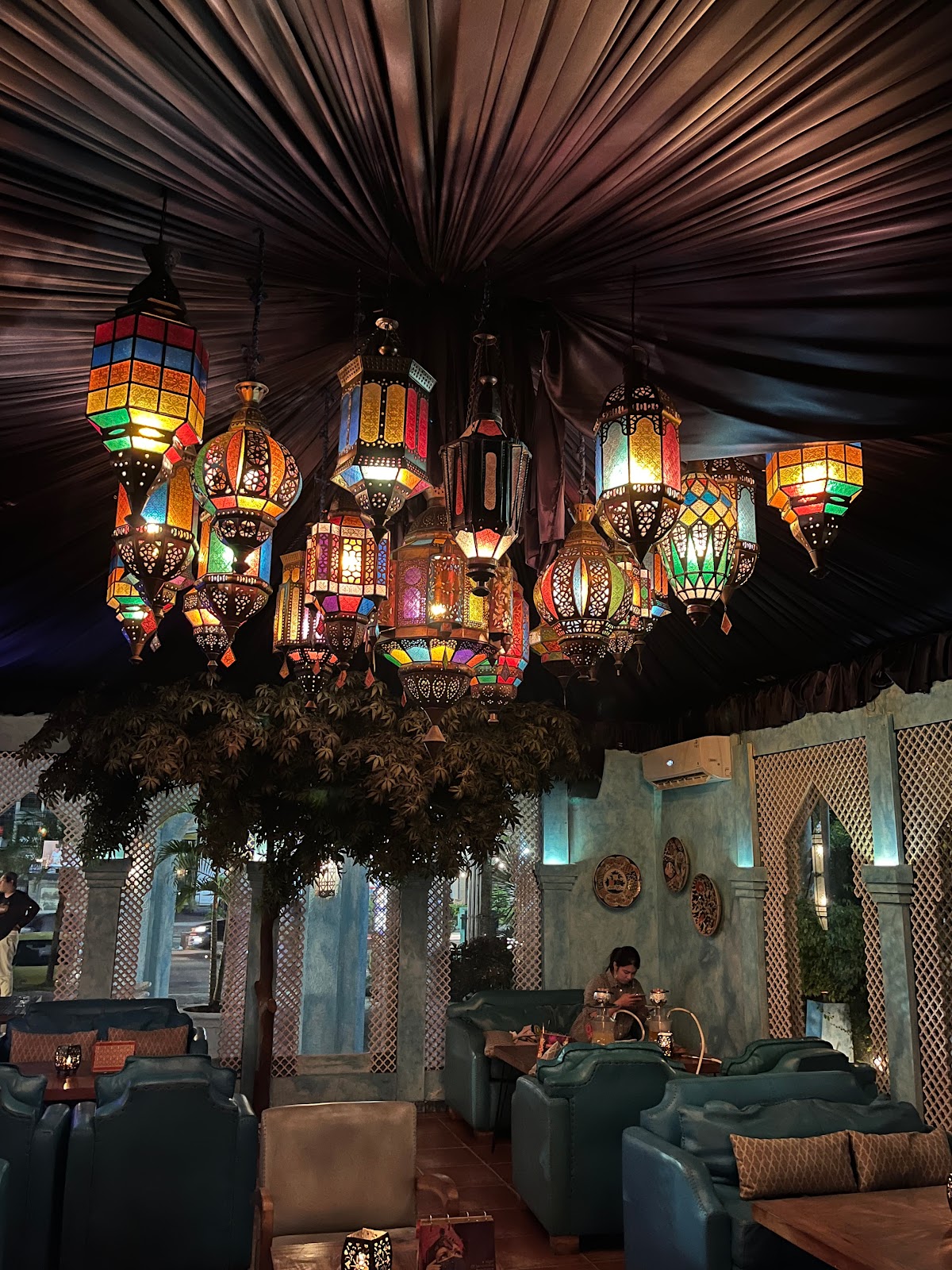 Shisha Cafe مطعم عربي / شيشة