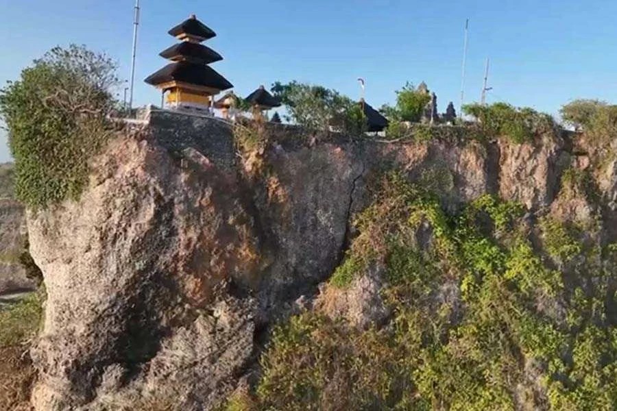 Rescuing Pura Luhur Uluwatu: Temple on the Brink of Ocean Collapse!